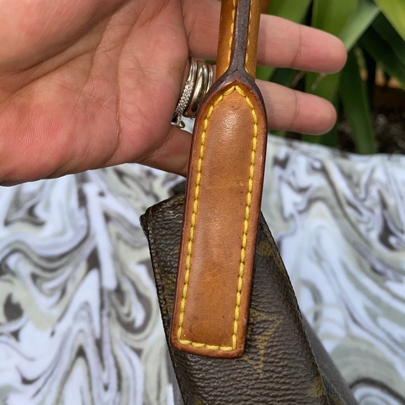 SOLD-Authentic Louis Vuitton Shoulder Bag Loopin - Picture 10 of 16